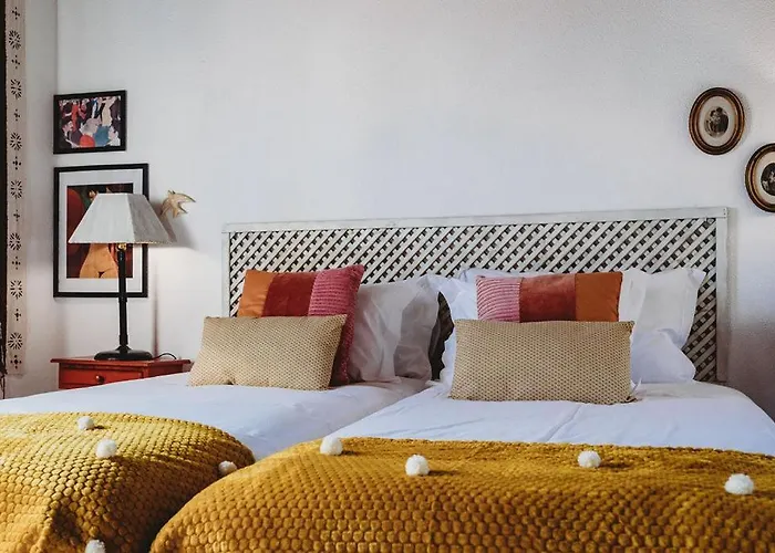 Semesterbostad Art & History House In *